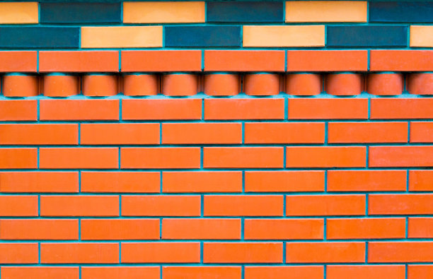 灰砂硅酸盐砖墙背景为浅红色或橙色