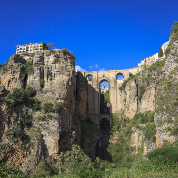 峡谷，桥梁和隆达镇在Andalucía，西班牙。