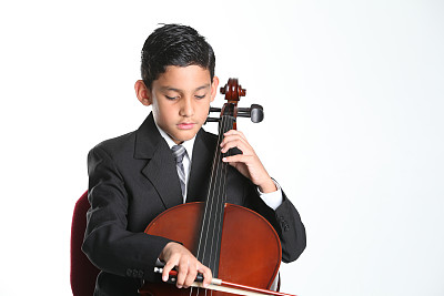 年轻的大提琴家