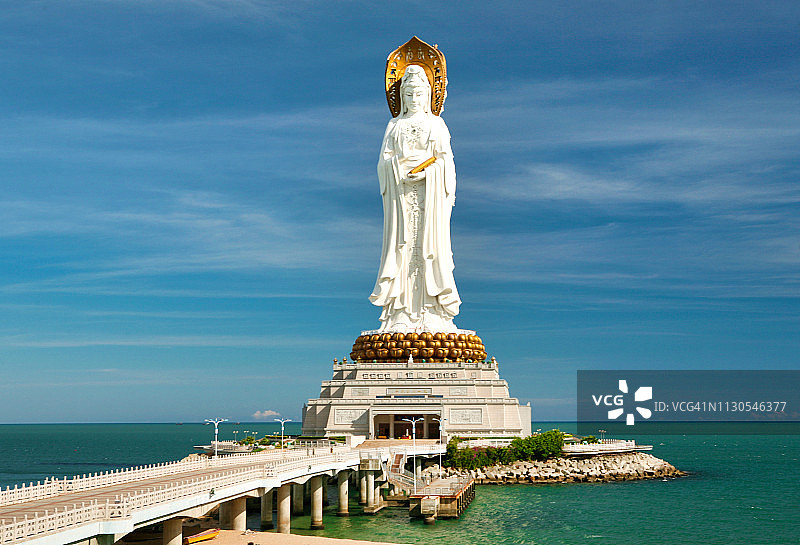 这是南山公园最大,最受欢迎的观音菩萨雕像.海南三亚.