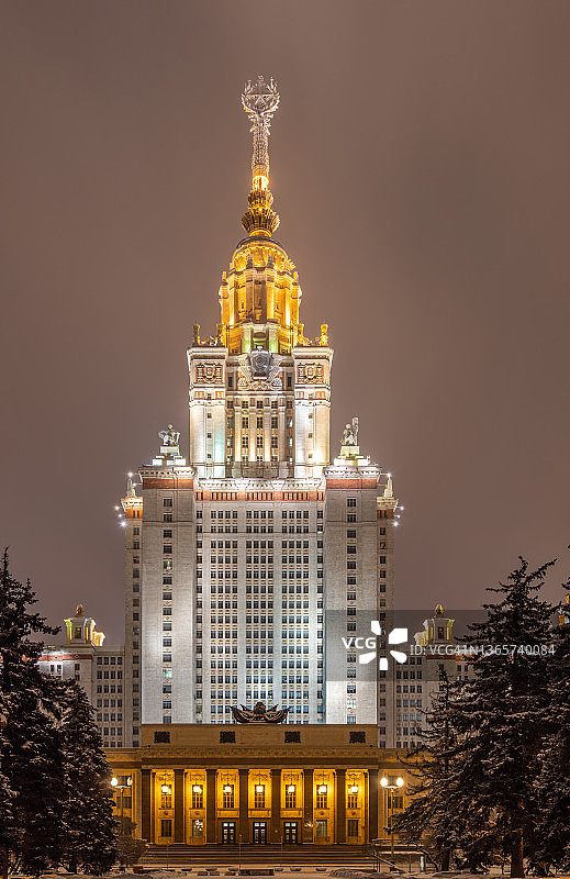 罗蒙诺索夫莫斯科国立大学冬夜主楼.莫斯科,俄罗斯