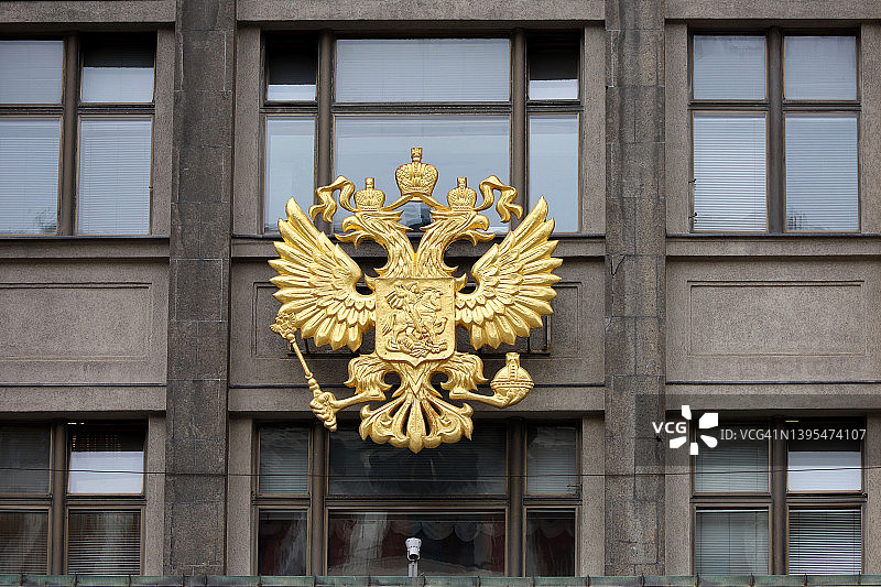 俄罗斯国徽近照,俄罗斯国会大厦上有国徽