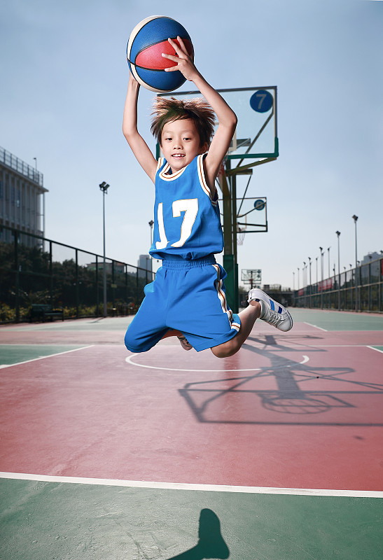 男孩,篮球运动,可爱的,球体,球,运动,东亚人,篮球比赛,仅儿童,中国