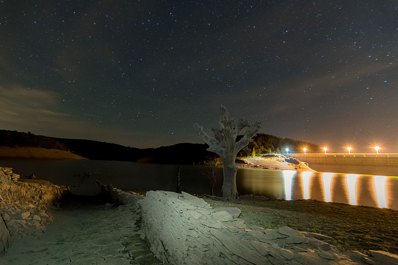 水库,夜晚,地形,湖,天空,在下面,星系,自然,天文学,太空