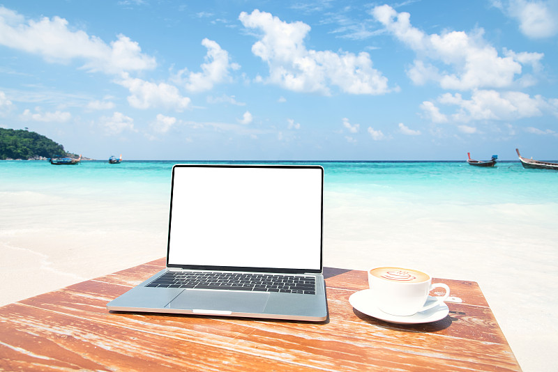 咖啡杯,笔记本电脑,桌子,海滩,旅途,电子邮件,热带气候,技术,远程工作,泰国