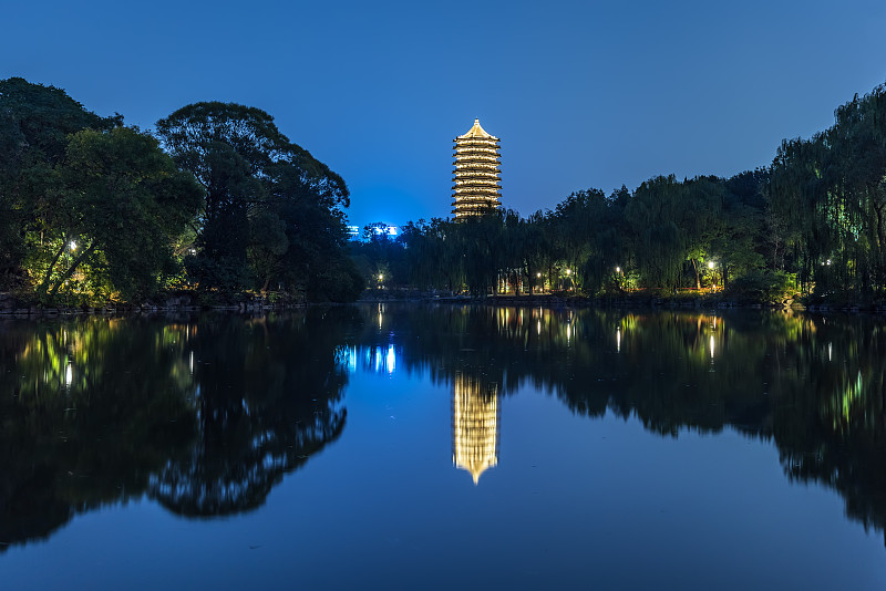 北京大学,湖,夜晚,不明确的地点,北京,砖,北京市,著名景点,中国,户外