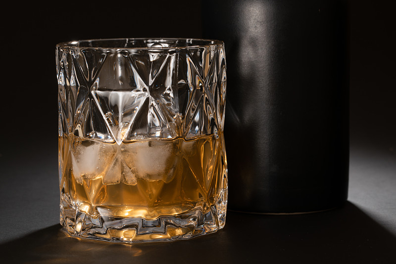 瓶子,威士忌,玻璃杯,黑色,暗色,模板,立方体形状,鸡尾酒,苏格兰威士忌