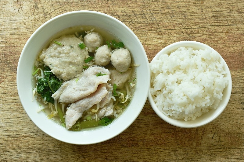 米,煮食,柔和,猪肉,切片食物,汤,透明,蔬菜,泰国食品,焖菜