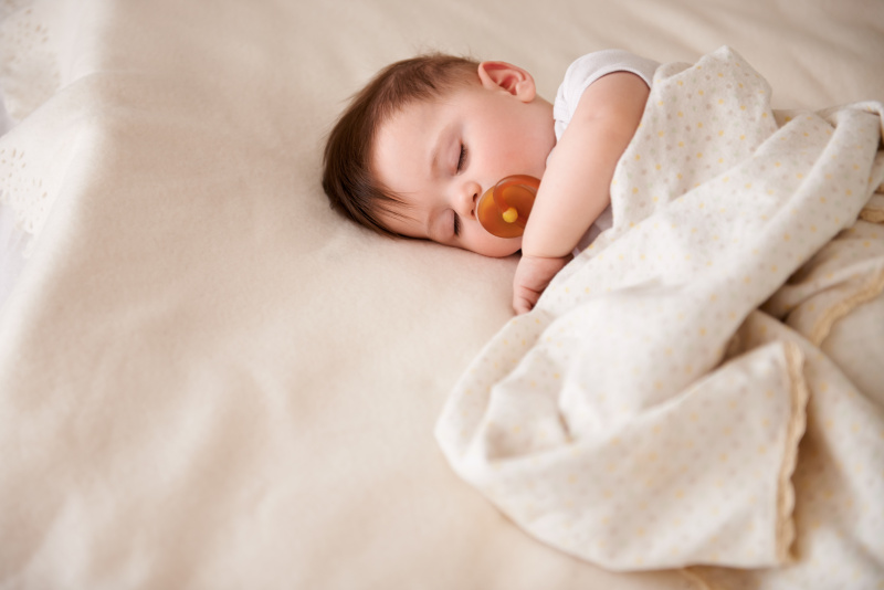 氦,婴儿,床,婴儿毯,毯子,安抚奶嘴,一个人,裹毯,特写,睡觉