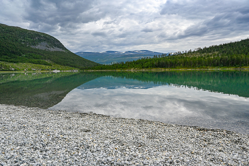 圆石滩,湖,山脉,宁静,挪威,斯堪的纳维亚半岛,自由,灰色,环境,云