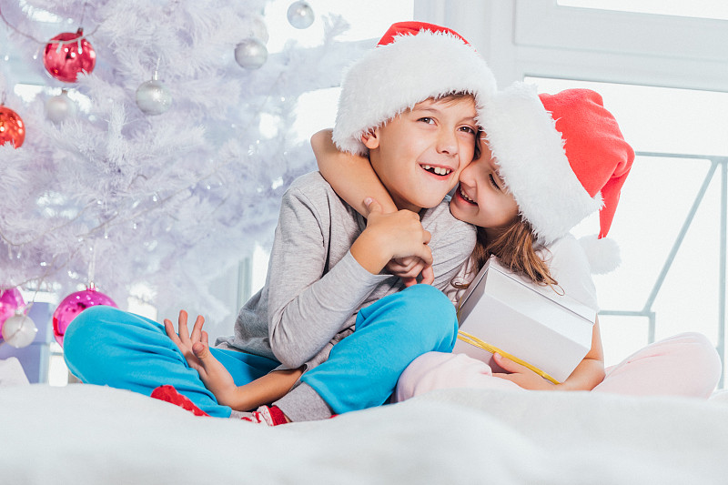 帽子,二件式睡衣,包装纸,衣服,圣诞老公,两个孩子的家庭,分享,设计,写实