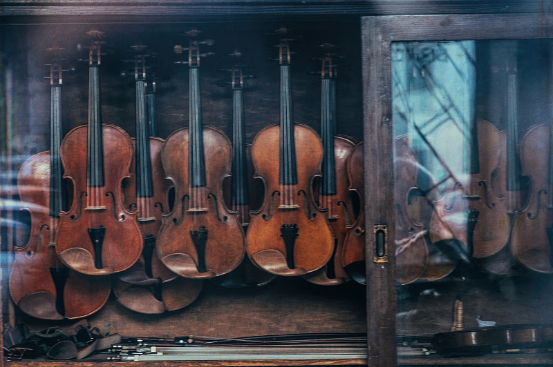 古典式,乐器,大提琴,小提琴,一个物体,波兰,复古风格,坏掉的,古董,模拟设备