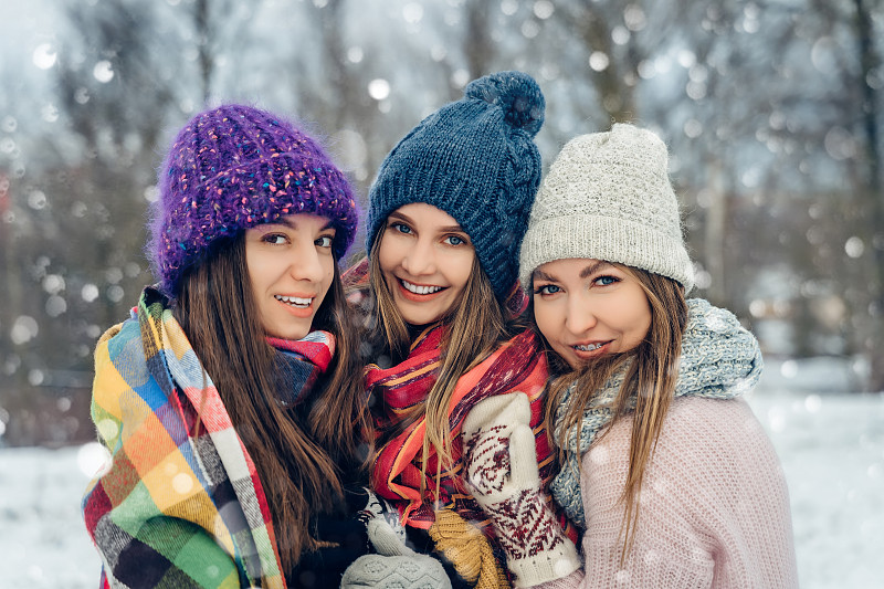 雪,女人,户外,乐趣,三个人,女性,青年人,人群,友谊,天气