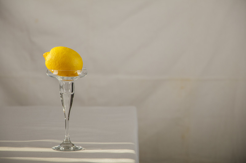 清新,玻璃杯,柠檬,白色,桌子,背景,墙,白色背景,花瓶,含酒精饮料