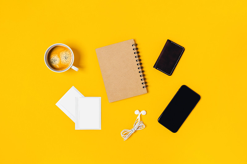 黄色背景,贺卡,咖啡杯,耳麦,色板,技术,现代,办公室,白色,智能手机