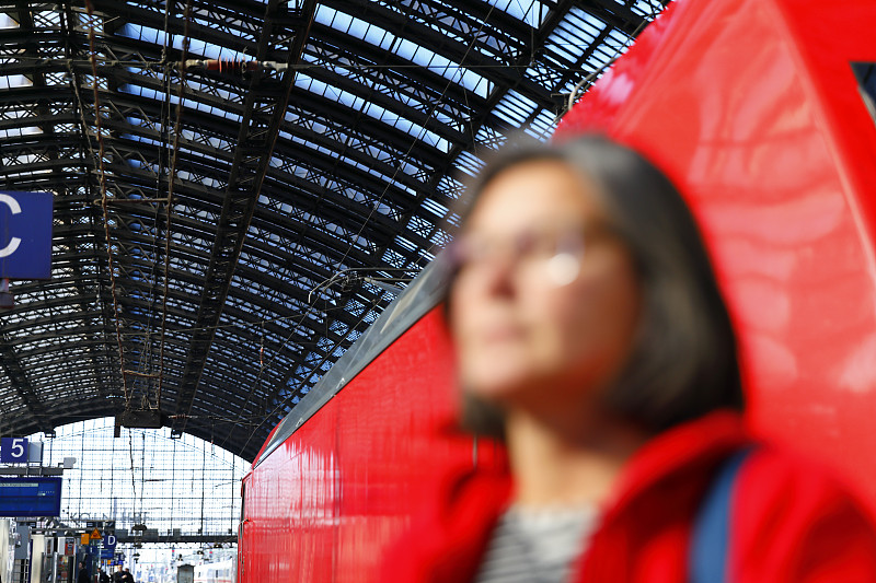 女人,火车,车站月台,旅途,一个人,技术,交通方式,青年女人,头发,钢铁