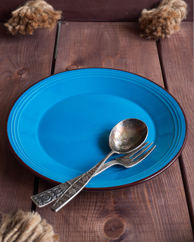 空板,蓝色,特写,餐盘,汤匙,银餐具,空的,一个物体,简单,餐具