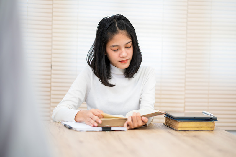 亚洲,学生,大学,衣服,女性,白衬衫,平衡折角灯,可爱的,肖像,一个人