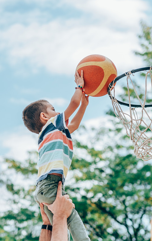 篮球运动,父子,运动,球,家庭,拿着,儿童,童年,运动场,户外