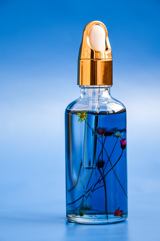 香熏油,瓶子,吸液管,表皮,仅一朵花,里面,轻蔑的,蓝色背景,化妆用品
