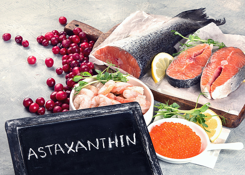 虾青素,食品,酸,拉脱维亚,自然界的状态,鱼肝油,浆果,烹调