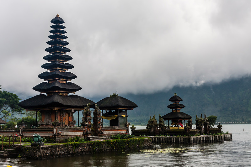 寺庙,普拉乌鲁达瑙寺庙,云景,云,青蛙,草,户外,建筑,印度尼西亚,远古的