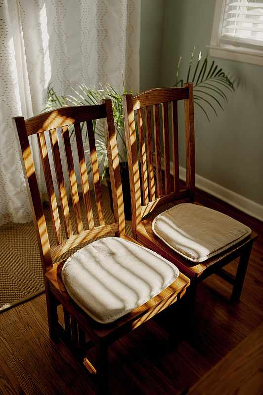 椅子,条纹,木制,日光,两个物体,稳定,垂直画幅,吃饭