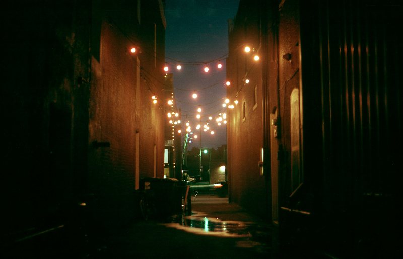 夜晚,巷,城市生活,怪异,空的,安静,暗色,砖,黄昏,垃圾
