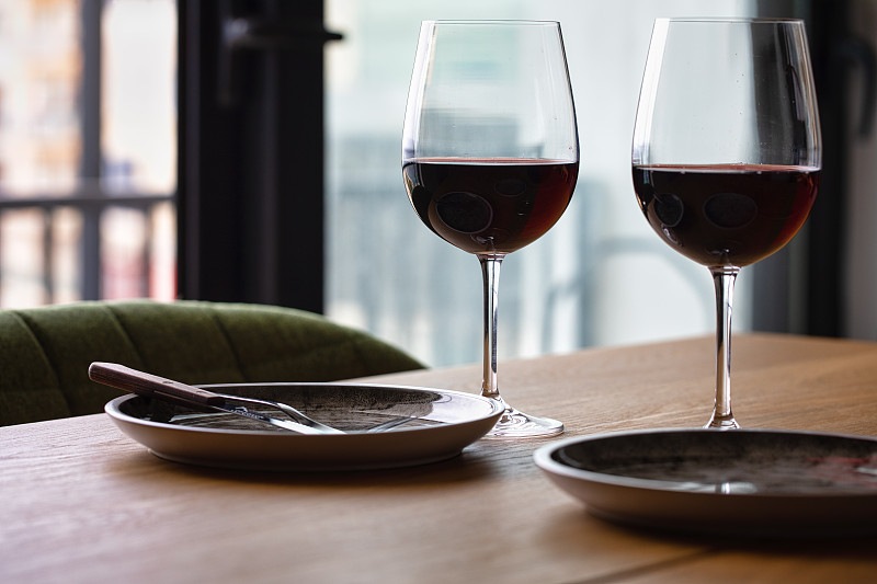 葡萄酒杯,华贵,美味,餐馆,葡萄,饮料,盘子,开着的,红葡萄酒,酒瓶