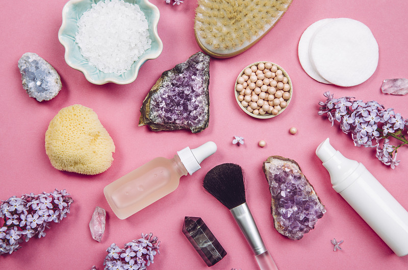 化妆用品,多样,背景,紫水晶,容器,粉色,影棚拍摄,在上面,丁香花,白色