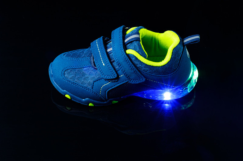 运动鞋,led灯,童年,鞋子,暗色,运动,一个物体,照明设备,光亮,技术
