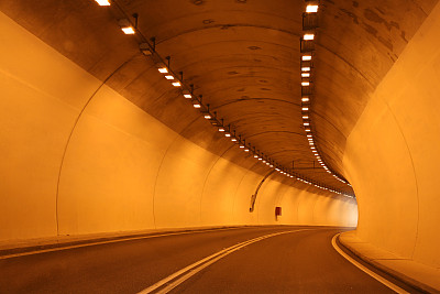 橙色的隧道