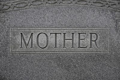 母亲墓碑上的碑文