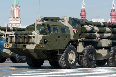 红场上的俄罗斯多管火箭炮BM 30 Smerch