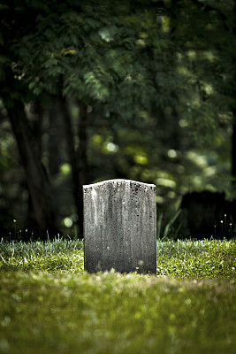 孤独的内战墓碑