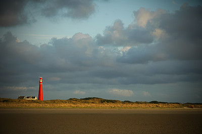 瓦登海.