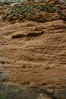 砂岩岩石与交错层理从沙丘。