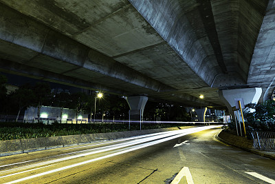 夜间隧道公路