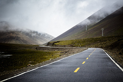 空无一人的道路