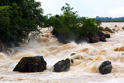 somphumit瀑布，老挝南部