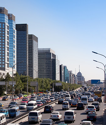 北京的天际线和交通堵塞