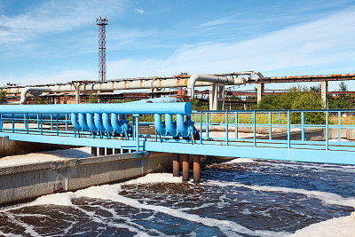 污水处理厂用于曝气的蓝色管道