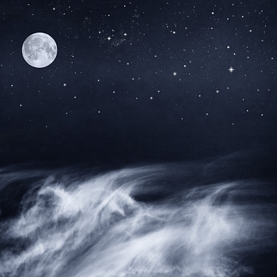 黑与白的云和月亮
