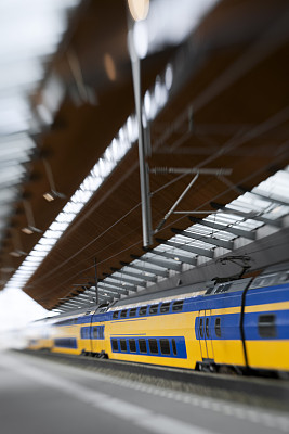 火车抵达现代火车站，阿姆斯特丹Bijlmer竞技场
