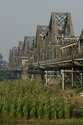 龙边桥和红河作物