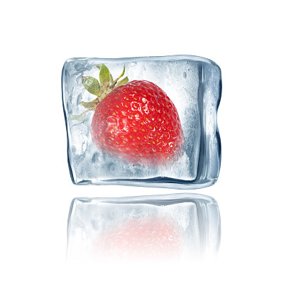 里面有草莓的冰块