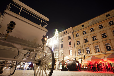 波兰克拉科夫市场广场等待游客的马车