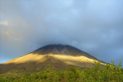 阿里纳斯火山的日落