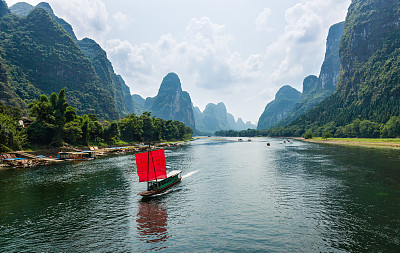 广西漓江喀斯特峰