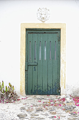 南非西海岸传统建筑中的仿古绿色门